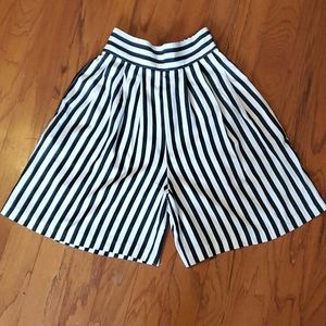 Vintage Black and White Pinstripe Pleated Short